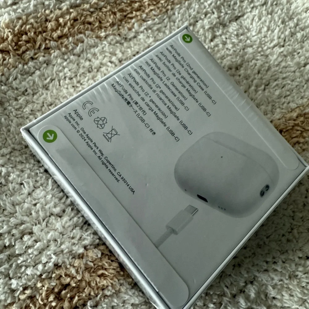 Apple White Wireless Earbuds